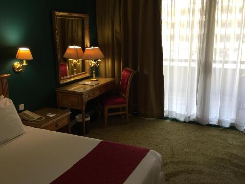 room-image