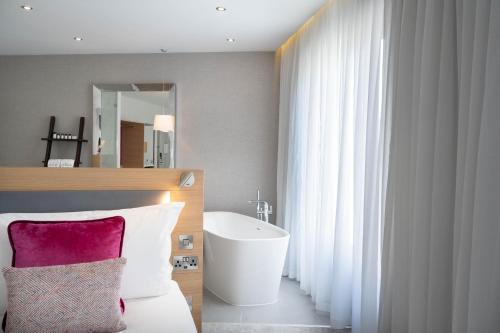 room-image