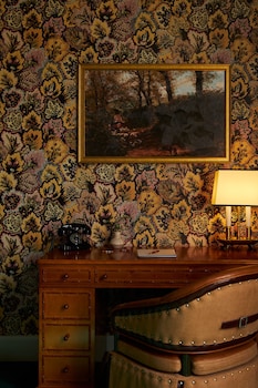 room-image