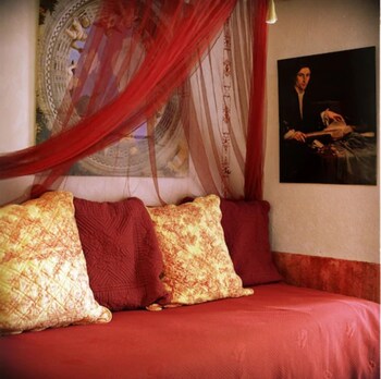 room-image