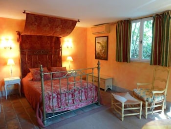 room-image