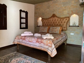 room-image