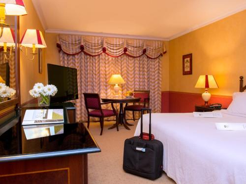 room-image