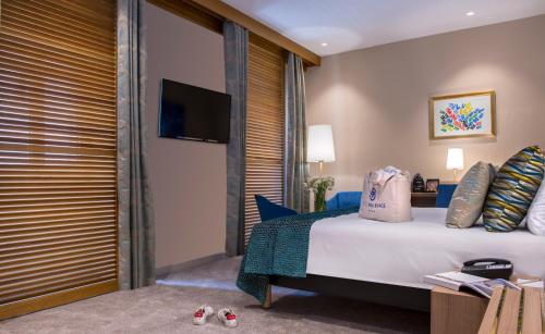 room-image