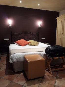 room-image