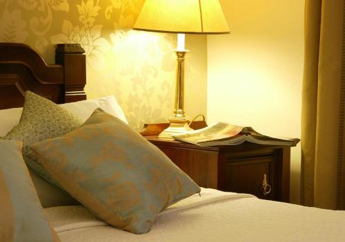 room-image