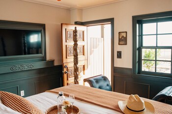 room-image