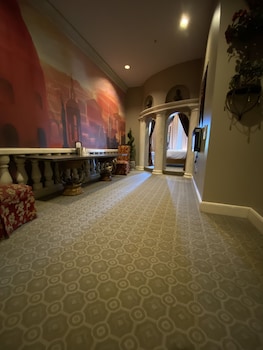 room-image