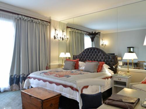 room-image