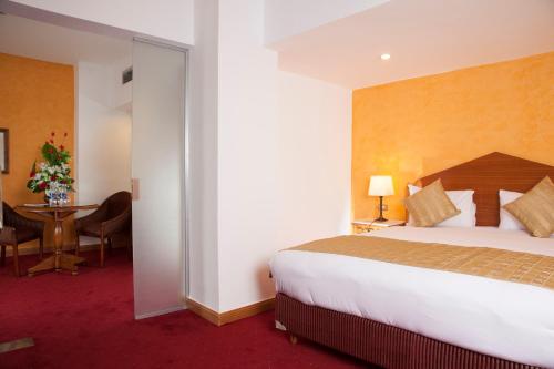 room-image
