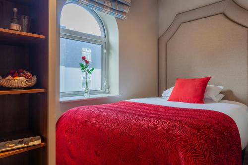 room-image