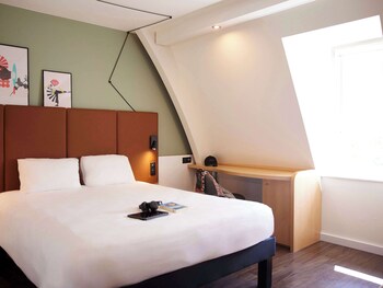 room-image