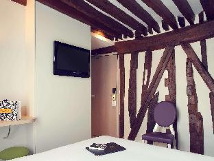 room-image