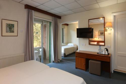 room-image