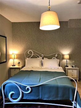 room-image