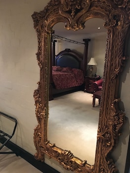 room-image