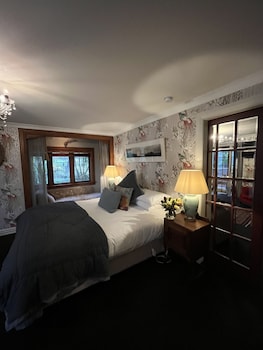 room-image