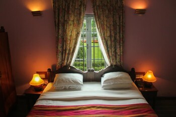 room-image
