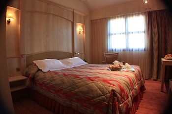 room-image