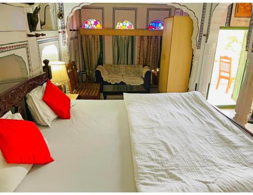 room-image
