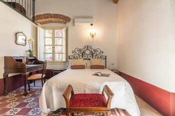 room-image