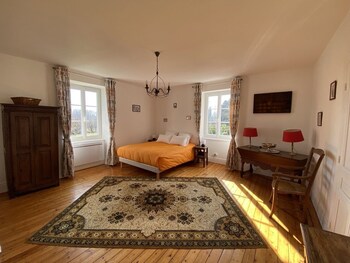 room-image