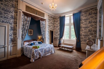 room-image
