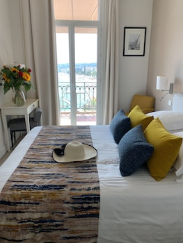room-image
