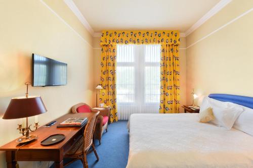 room-image