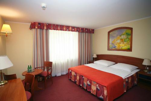 room-image