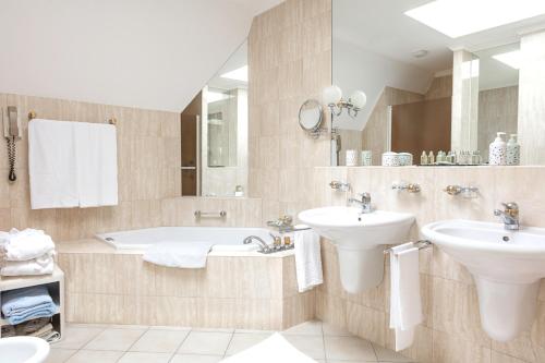 room-image