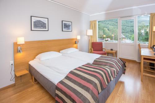 room-image