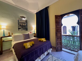 room-image