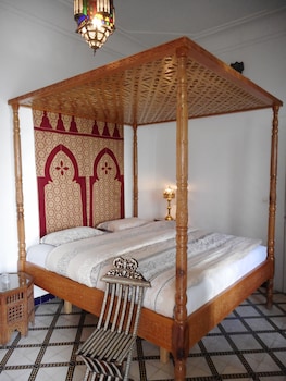 room-image