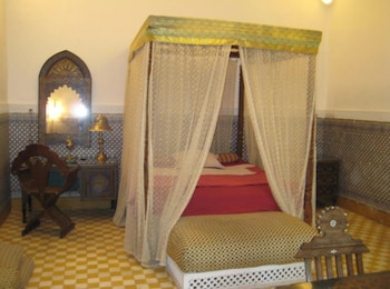 room-image