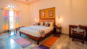 room-image