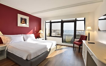 room-image