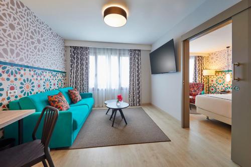 room-image