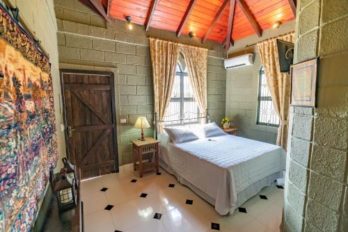 room-image