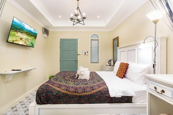 room-image