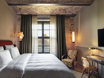 room-image