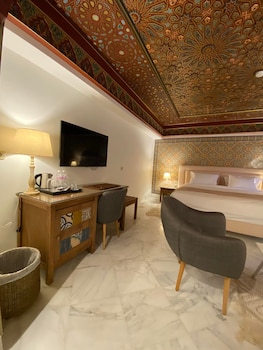 room-image