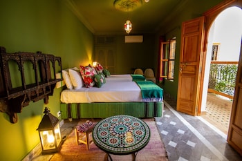 room-image