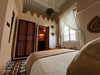 room-image
