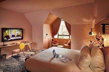 room-image