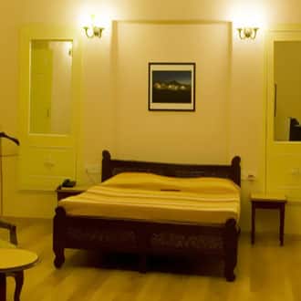 room-image