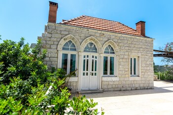 room-image