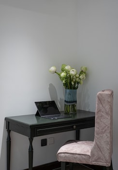 room-image