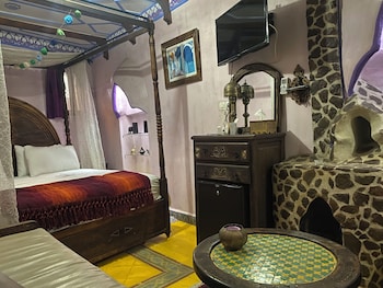 room-image