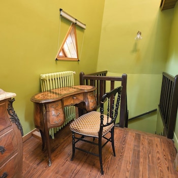 room-image